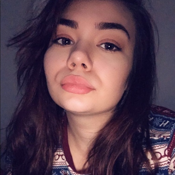 Meet your Posher, Taylor - Picture 1 of 1